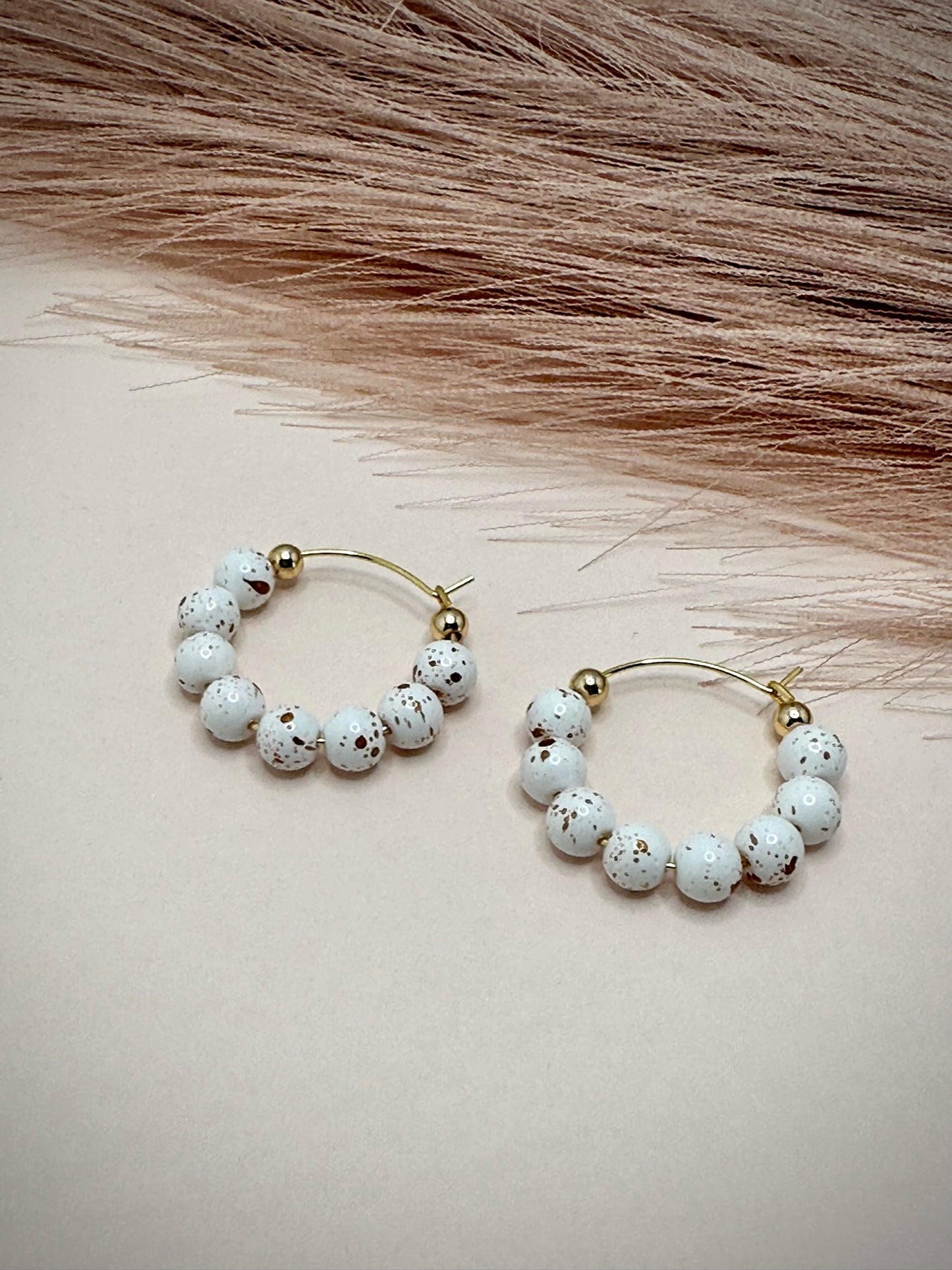 Small Hoop earring with white and gold beads
